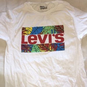 Levi’s t shirt